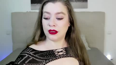 Snapshot of petersemily chatting on 02/06/25, 12:05 Peters Emily online show from 02/06/25, 12:05