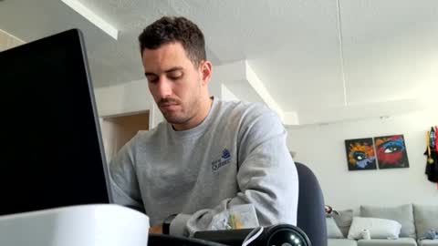 Snapshot of peterskinny24 chatting on 02/21/25, 03:10         ttps VF8L9ABFMref wl share online show from 02/21/25, 03:10