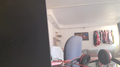 Snapshot of peterskinny24 chatting on 10/28/25, 05:48         ttps VF8L9ABFMref wl share online show from 10/28/25, 05:48