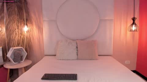 Snapshot of petiite_aliice chatting on 02/08/25, 03:31 Alice online show from 02/08/25, 03:31