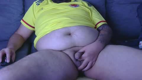 Snapshot of petit1985 chatting on 11/19/25, 07:36 Francescco online show from 11/19/25, 07:36