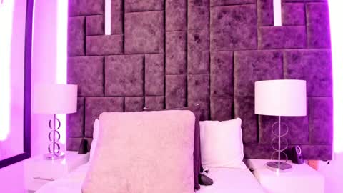 Snapshot of petit_rosseowo chatting on 02/05/25, 08:14 Im Rosse but u can call me Rossie or Rosita . online show from 02/05/25, 08:14