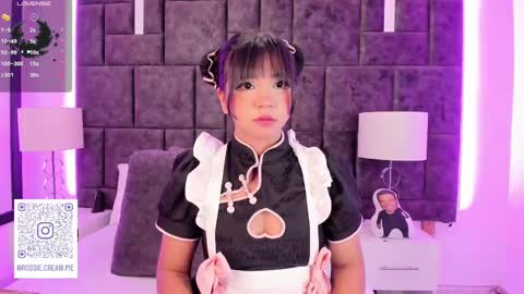 Snapshot of petit_rosseowo chatting on 03/06/25, 10:47 Im Rosse but u can call me Rossie or Rosita . online show from 03/06/25, 10:47