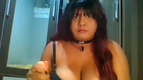 Snapshot of petite_18 chatting on 10/08/25, 01:47 Lunna Wolf online show from 10/08/25, 01:47