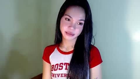 Snapshot of petite_angelx chatting on 10/11/25, 11:47 angel online show from 10/11/25, 11:47