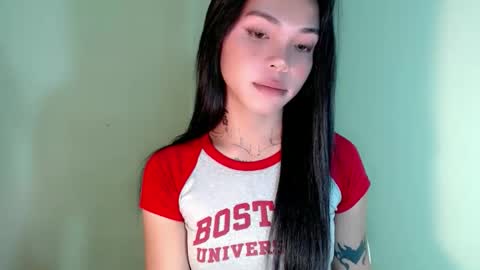 Snapshot of petite_angelx chatting on 10/27/25, 12:53 angel online show from 10/27/25, 12:53