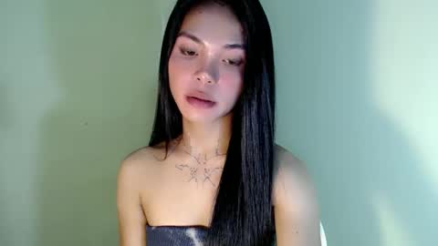 Snapshot of petite_angelx chatting on 10/28/25, 01:03 angel online show from 10/28/25, 01:03