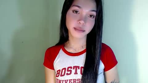 Snapshot of petite_angelx chatting on 10/29/25, 01:19 angel online show from 10/29/25, 01:19