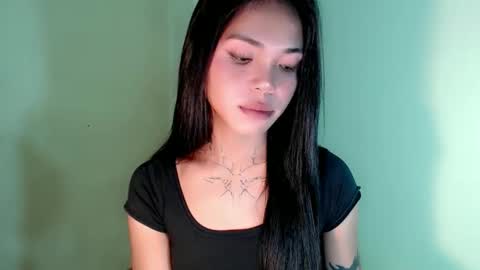 Snapshot of petite_angelx chatting on 10/30/25, 03:24 angel online show from 10/30/25, 03:24