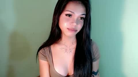 Snapshot of petite_angelx chatting on 11/19/25, 10:04 angel online show from 11/19/25, 10:04