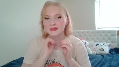 Snapshot of petite_cupcake chatting on 03/05/25, 07:49 Little cupcake online show from 03/05/25, 07:49