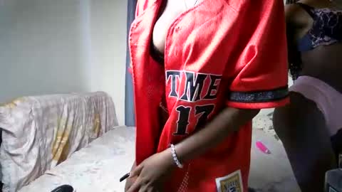 petite_funnie online show from 10/24/25, 08:11