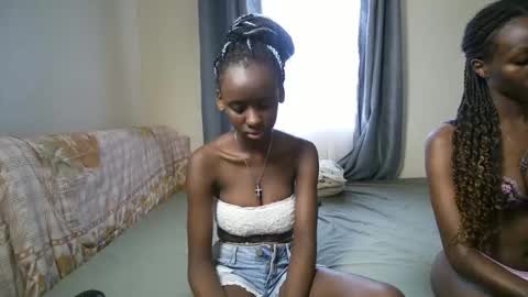 petite_funnie online show from 11/03/25, 10:05