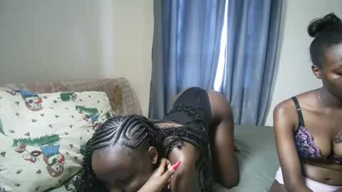 petite_funnie online show from 11/13/25, 08:35