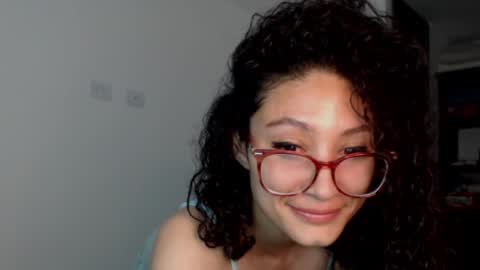 Snapshot of petite_kurly_qt chatting on 09/29/25, 03:44 loli online show from 09/29/25, 03:44