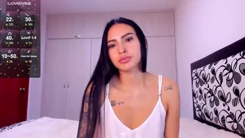 Snapshot of petite_linda chatting on 01/30/25, 03:19 Linda online show from 01/30/25, 03:19