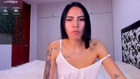 Snapshot of petite_linda chatting on 01/30/25, 06:21 Linda online show from 01/30/25, 06:21