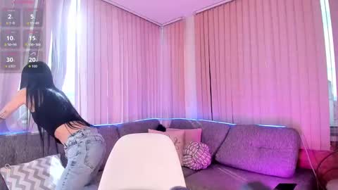 Snapshot of petite_linda chatting on 09/09/25, 07:57 Linda online show from 09/09/25, 07:57