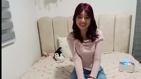 Snapshot of petite_marie_ chatting on 10/21/25, 04:13 petite_marie_ online show from 10/21/25, 04:13