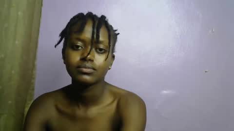 petite_star2 online show from 10/24/25, 10:39