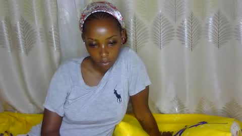 Snapshot of petite_tanya chatting on 02/14/25, 02:39 Tanya online show from 02/14/25, 02:39