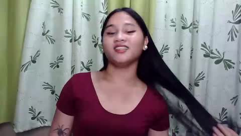 Snapshot of petite_trish chatting on 01/21/25, 12:07 trish online show from 01/21/25, 12:07