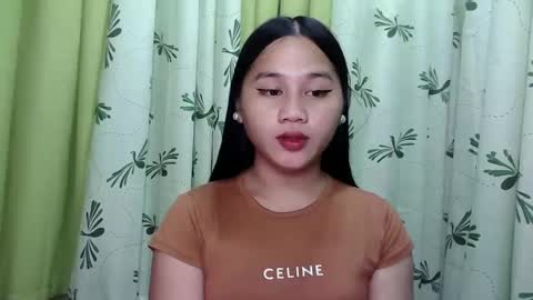 Snapshot of petite_trish chatting on 01/25/25, 12:47 trish online show from 01/25/25, 12:47