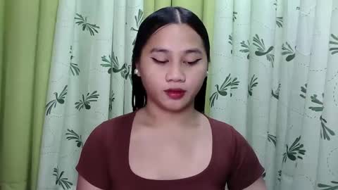 Snapshot of petite_trish chatting on 01/26/25, 02:35 trish online show from 01/26/25, 02:35