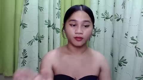 Snapshot of petite_trish chatting on 01/28/25, 05:22 trish online show from 01/28/25, 05:22