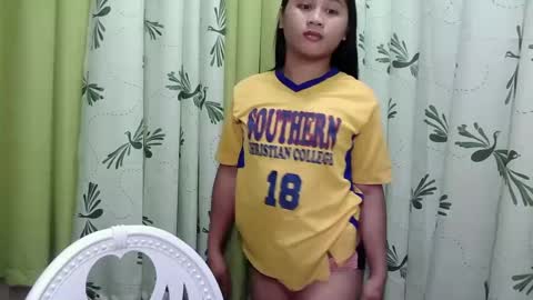 Snapshot of petite_trish chatting on 01/28/25, 08:47 trish online show from 01/28/25, 08:47