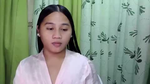 Snapshot of petite_trish chatting on 02/02/25, 08:35 trish online show from 02/02/25, 08:35
