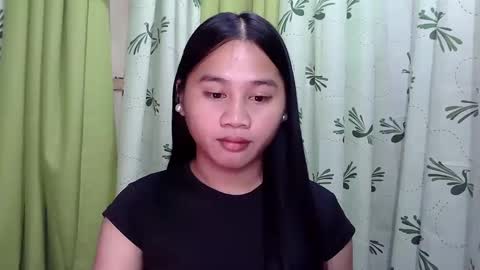 Snapshot of petite_trish chatting on 02/04/25, 10:00 trish online show from 02/04/25, 10:00