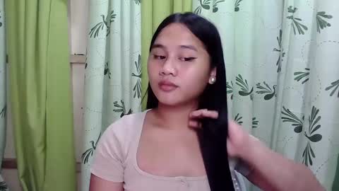 Snapshot of petite_trish chatting on 02/05/25, 05:30 trish online show from 02/05/25, 05:30