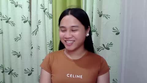 Snapshot of petite_trish chatting on 02/15/25, 02:04 trish online show from 02/15/25, 02:04