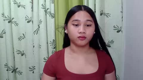 Snapshot of petite_trish chatting on 02/15/25, 11:17 trish online show from 02/15/25, 11:17