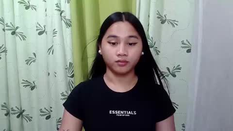 Snapshot of petite_trish chatting on 02/16/25, 12:43 trish online show from 02/16/25, 12:43