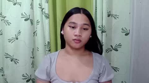 Snapshot of petite_trish chatting on 02/17/25, 03:15 trish online show from 02/17/25, 03:15