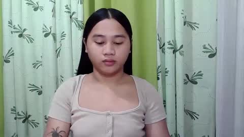 Snapshot of petite_trish chatting on 02/18/25, 12:37 trish online show from 02/18/25, 12:37