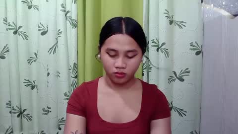 Snapshot of petite_trish chatting on 02/19/25, 03:39 trish online show from 02/19/25, 03:39