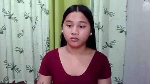 Snapshot of petite_trish chatting on 02/19/25, 10:23 trish online show from 02/19/25, 10:23