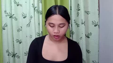 Snapshot of petite_trish chatting on 02/21/25, 04:18 trish online show from 02/21/25, 04:18