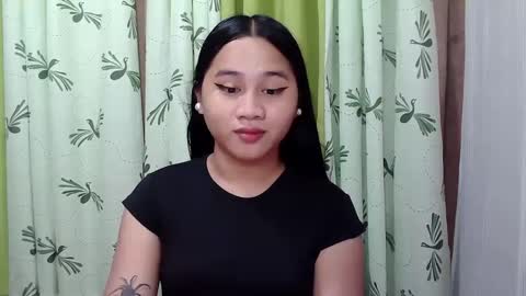 Snapshot of petite_trish chatting on 02/22/25, 10:51 trish online show from 02/22/25, 10:51