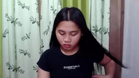 Snapshot of petite_trish chatting on 02/23/25, 02:51 trish online show from 02/23/25, 02:51