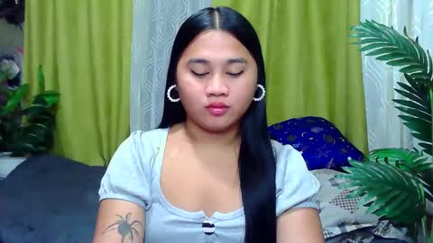 Snapshot of petite_trish chatting on 09/22/25, 12:01 trish online show from 09/22/25, 12:01