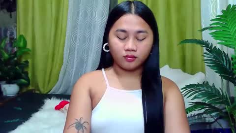Snapshot of petite_trish chatting on 10/03/25, 01:13 trish online show from 10/03/25, 01:13