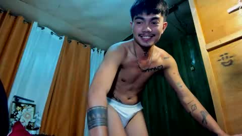 Snapshot of petiteasianx chatting on 11/07/25, 12:49 Vrin online show from 11/07/25, 12:49