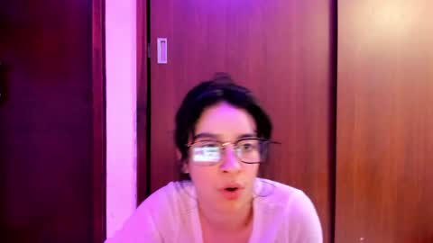 Snapshot of petitee_lunna chatting on 02/03/25, 04:14 Lunna online show from 02/03/25, 04:14