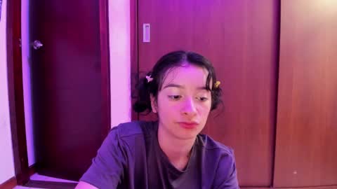 Snapshot of petitee_lunna chatting on 02/23/25, 05:12 Lunna online show from 02/23/25, 05:12