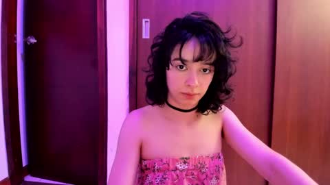 Snapshot of petitee_lunna chatting on 03/08/25, 01:17 Lunna online show from 03/08/25, 01:17