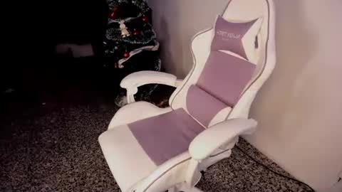 Snapshot of petitelilo1 chatting on 12/20/24, 01:14 Lilo online show from 12/20/24, 01:14